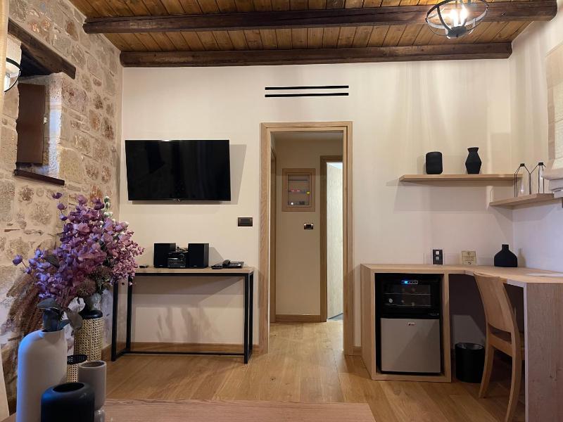 Junior Suite with Garden View image 2