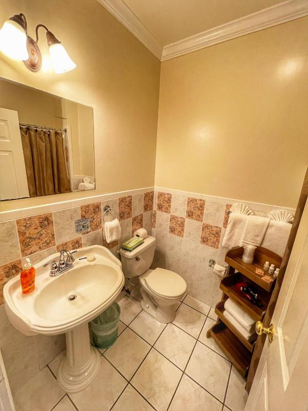 Queen Room image 1