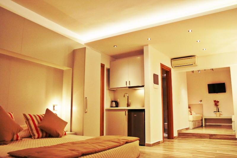 Deluxe One-Bedroom Apartment with Private Balcony and Sea View image 3