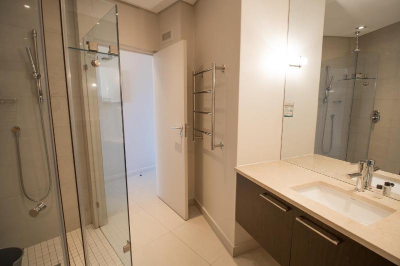 Camps Bay studio apartment - luxurious with stunning sea view - image 8