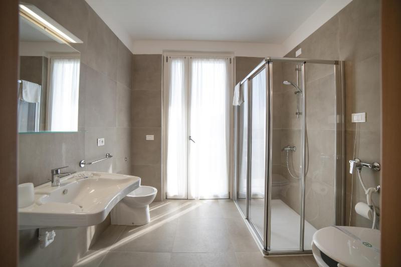 Deluxe Suite image 4
