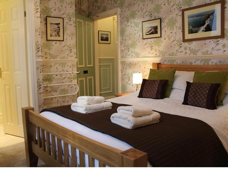 Small Double Room image 1