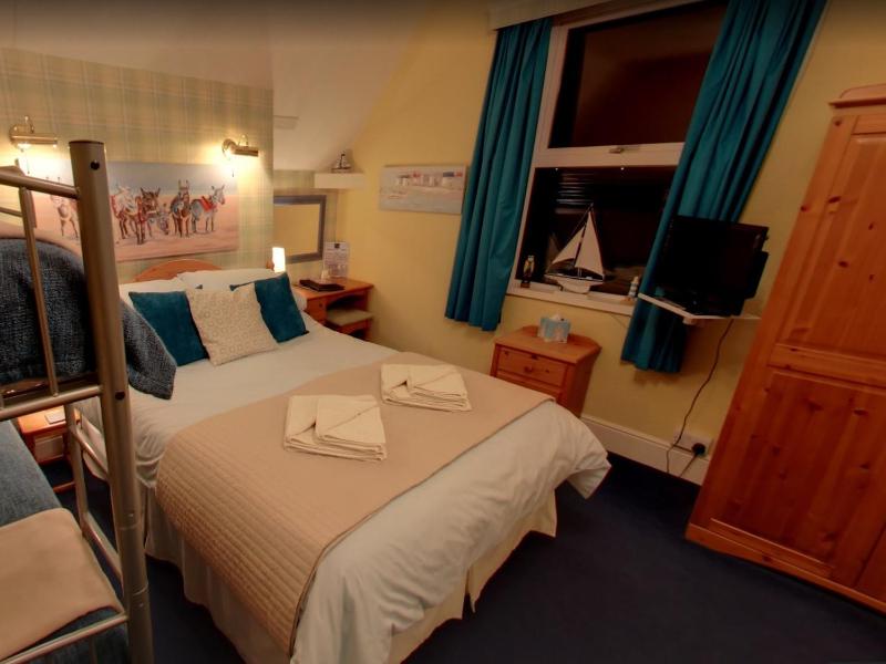 Standard Family Room image 3
