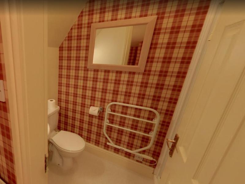Small Double Room image 4