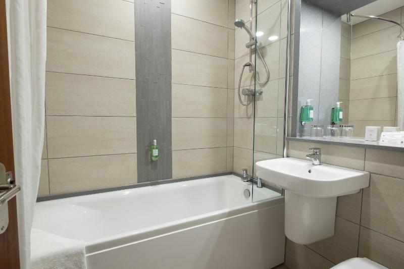 Twin Room image 2