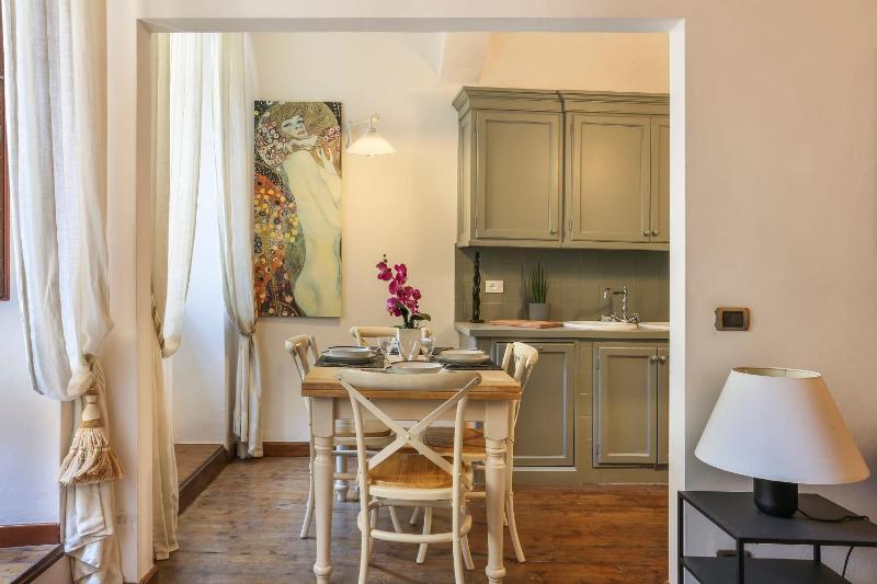 Pontevecchio Stylish Apartment in Florence - image 5
