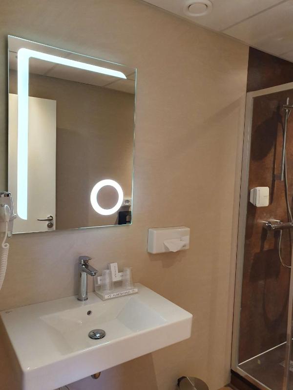 Twin Room with Sky View image 4