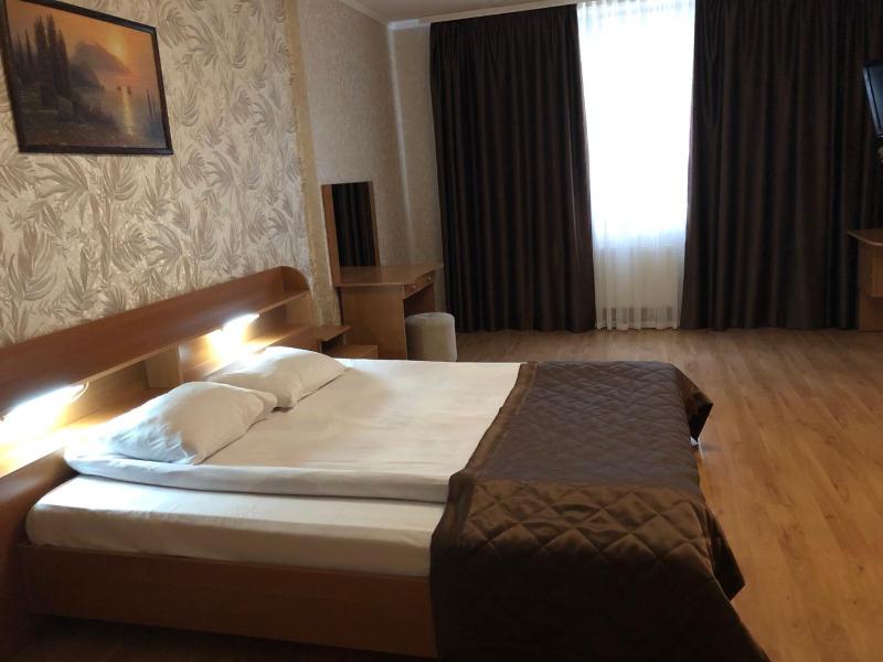 Comfort Hotel - image 1