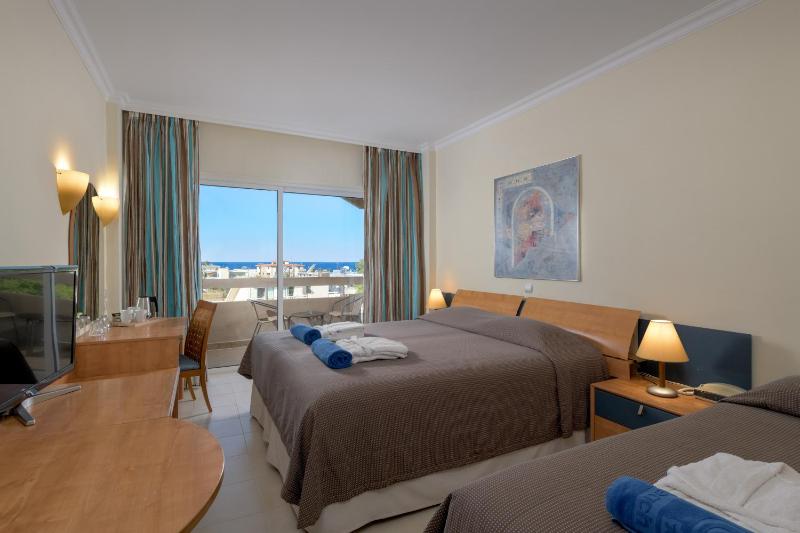 Superior Room with Garden View image 1