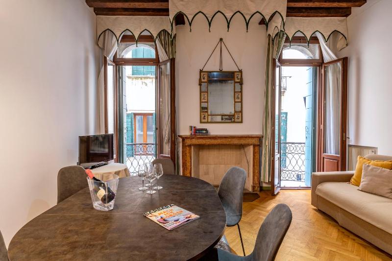 Two-Bedroom Apartment with 3 Bathrooms image 4