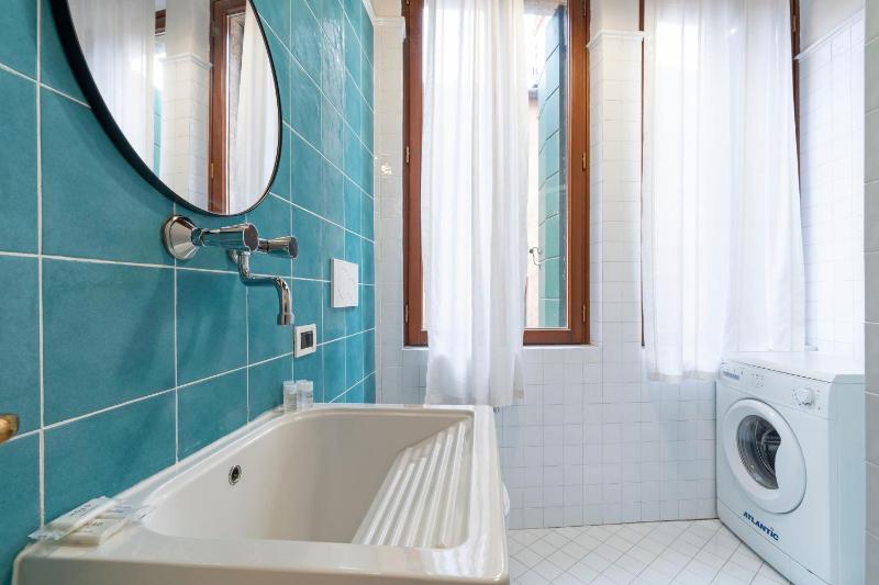 Two-Bedroom Apartment with 3 Bathrooms image 2