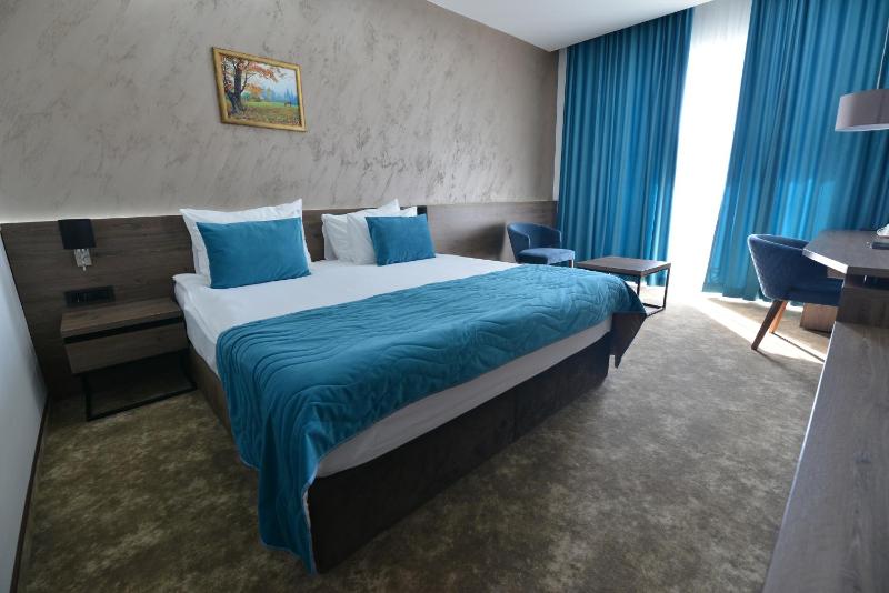 Superior Double Room image 4