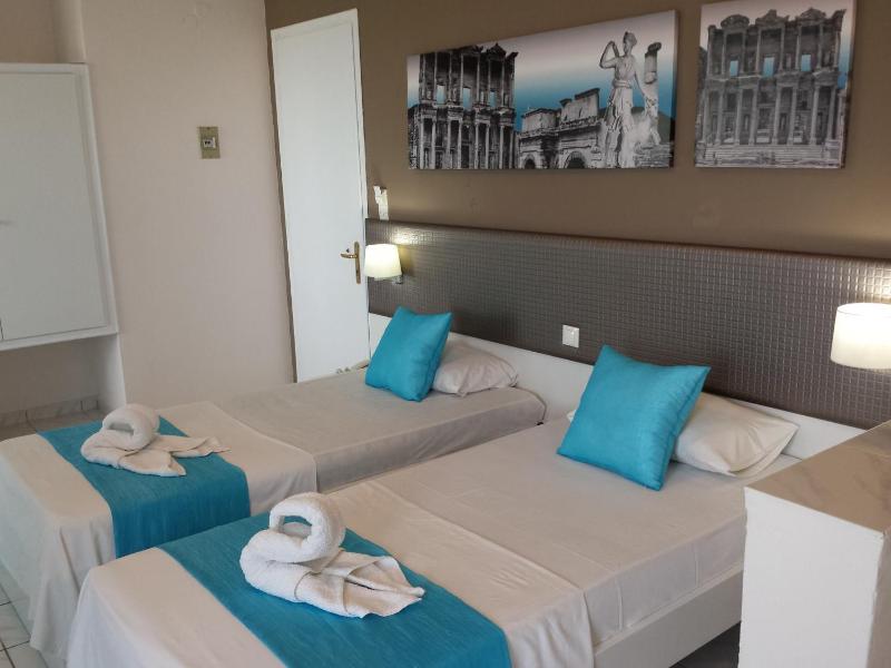 Comfort Triple Room image 3