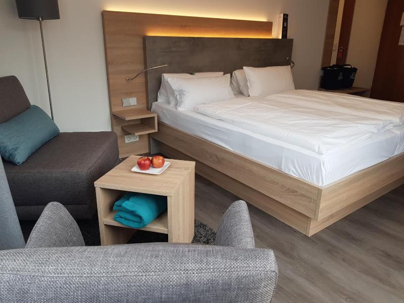 Panorama Comfort Double Room Large with Balcony image 3