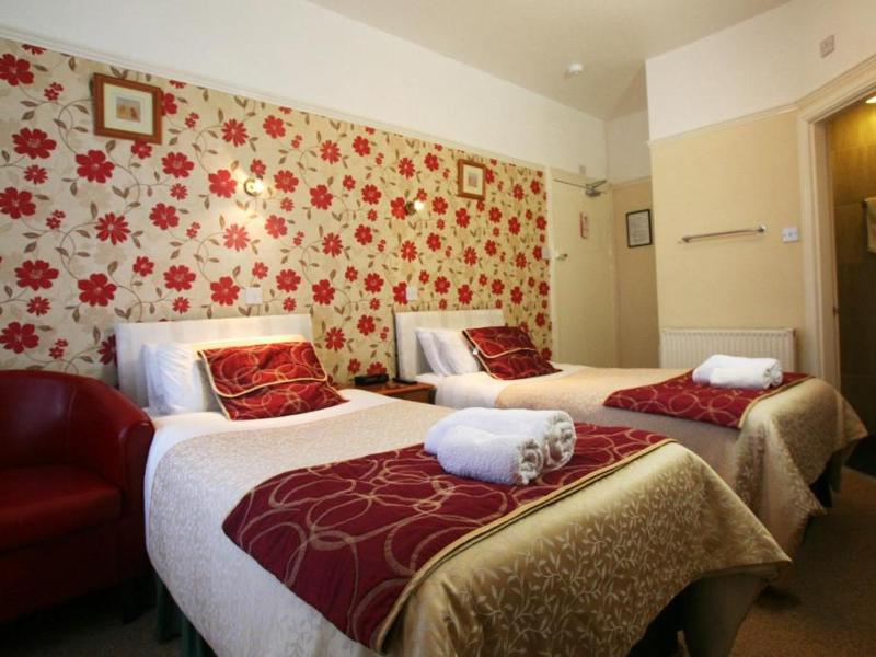 Small Twin Room image 1