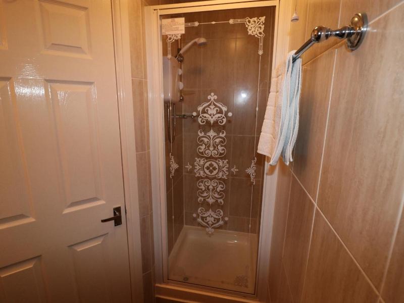 Small Twin Room image 3
