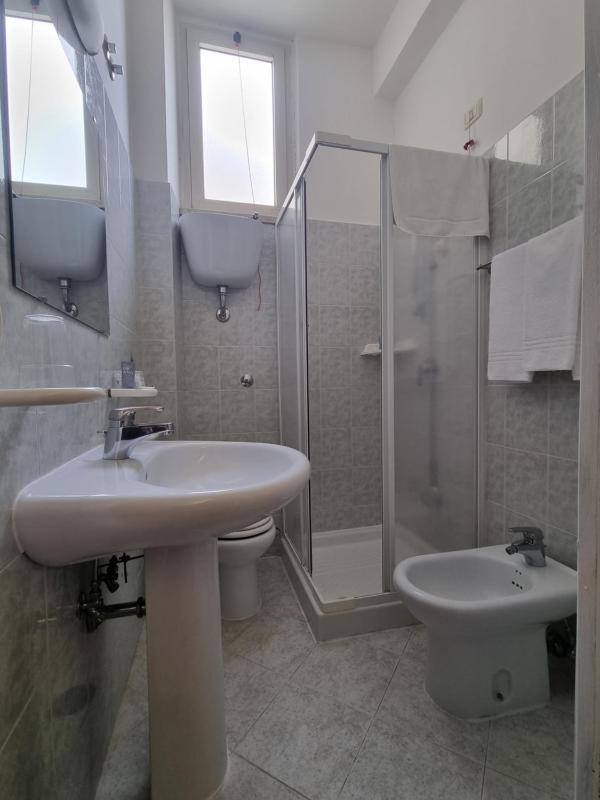 Double Room image 2
