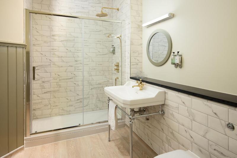 Classic Double or Twin Room image 3