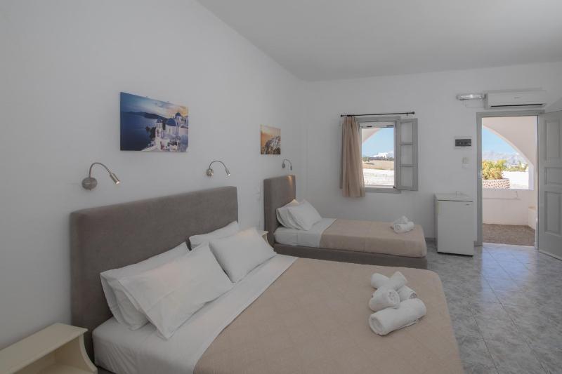  Standard Triple Room image 4