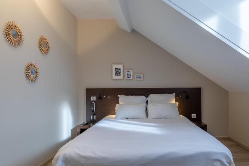 Large Double Room image 1