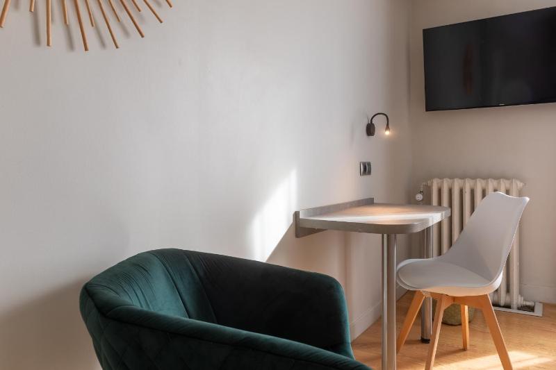 Large Double Room image 4