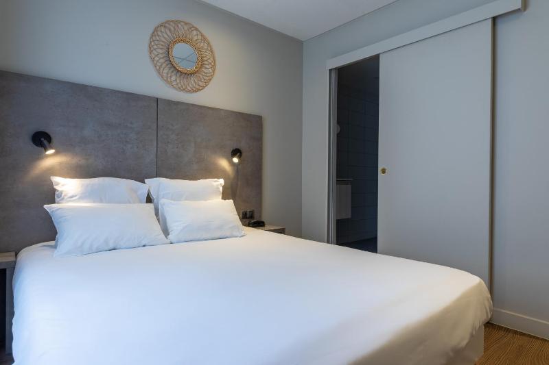 Small Double Room image 2