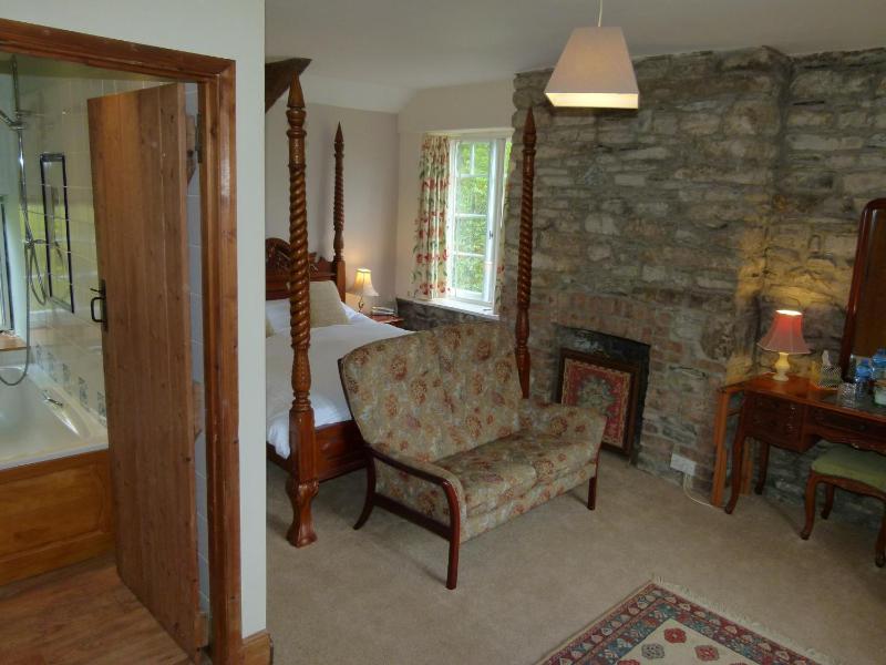 Feature Room image 2