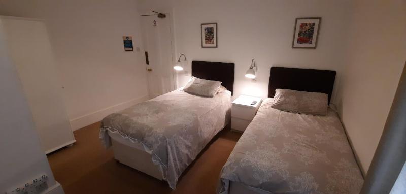 Twin Room image 1