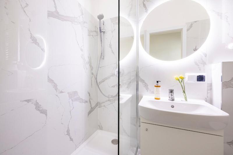 Riviera Residence Apartments - image 7