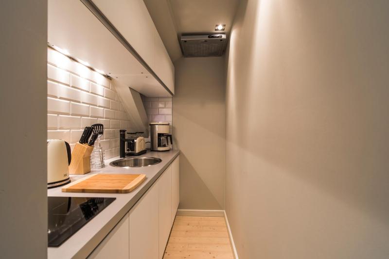 Studio Apartment - with bathtub image 4