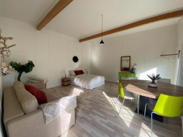 Classic Quadruple Room with Shared Bathroom image 2