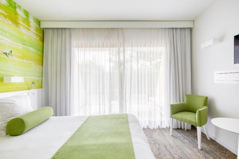 Superior Double Room Garden Level with Terrace image 3