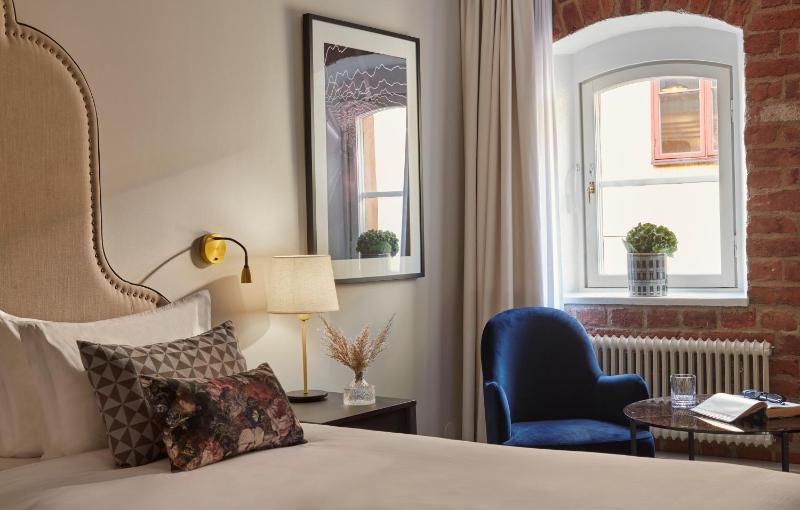 King Room image 3