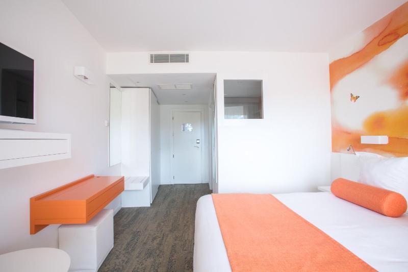 Deluxe Double Room with balcony and Garden View image 4
