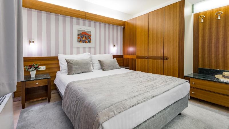 Limited Offer - Double Room with Balcony and Park View - Half Board Included image 4