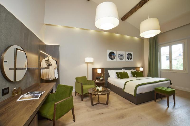 Superior Double Room image 4