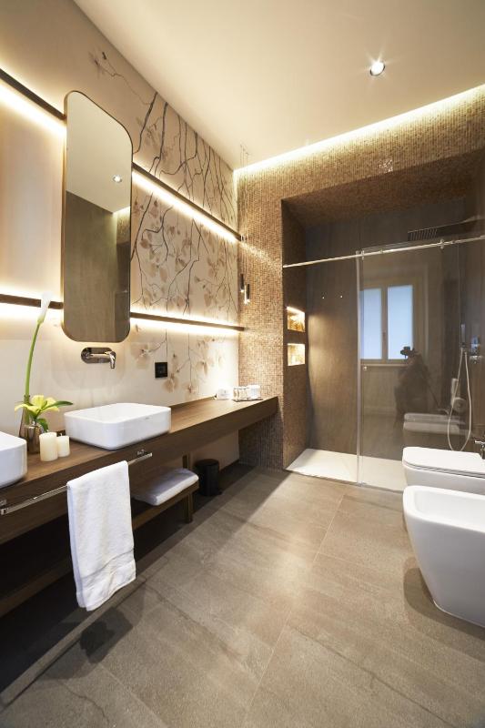 Superior Double Room image 3