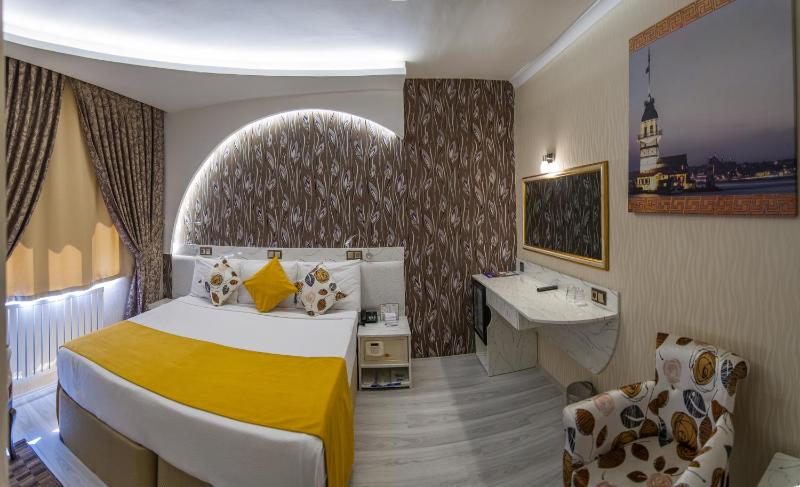 Deluxe King Room image 2