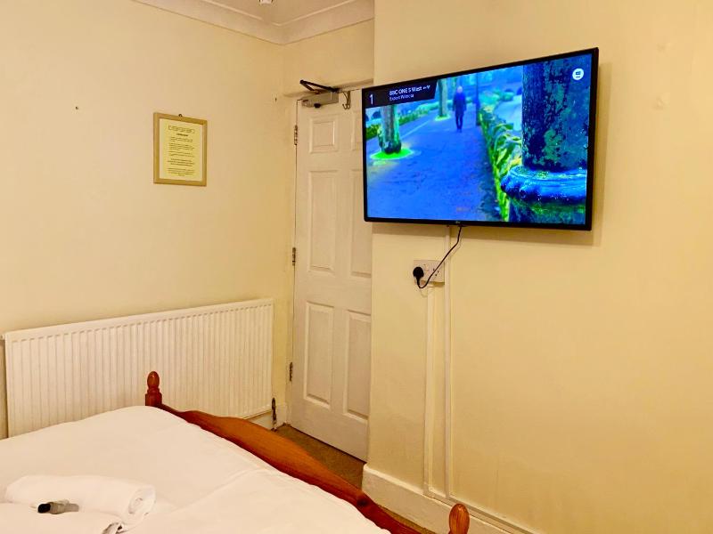Small Double Room image 4