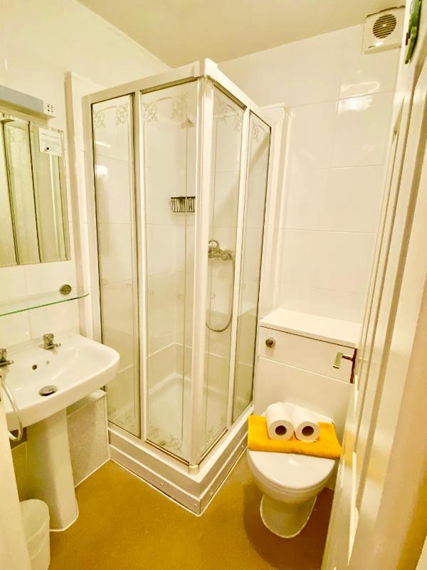 Small Double Room image 2
