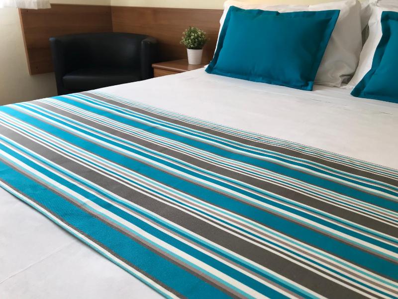 Double or Twin Room image 3