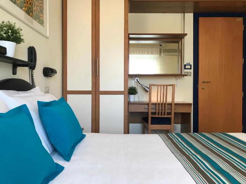 Double or Twin Room image 2