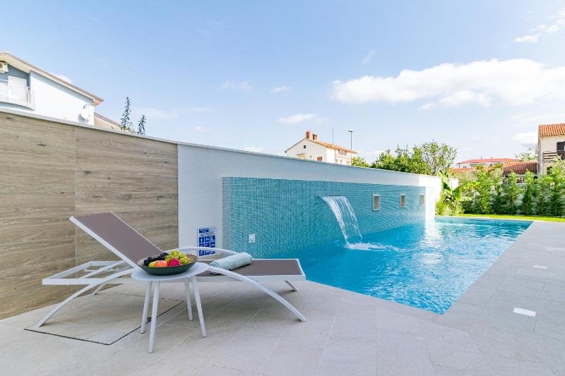 Villa Elena Deluxe mit Whirlpool und beheiztem Pool am Meer und wunderschönen Blick auf die Brijuni Inseln - image 40
