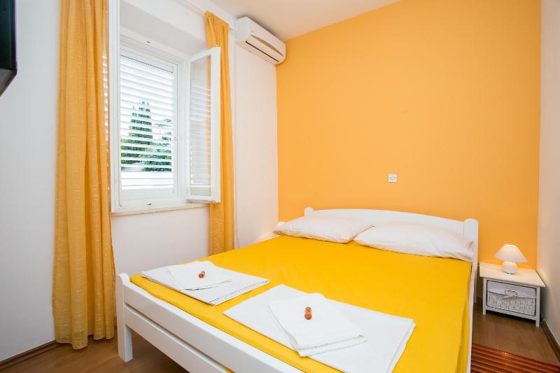 Double Room with Balcony image 3