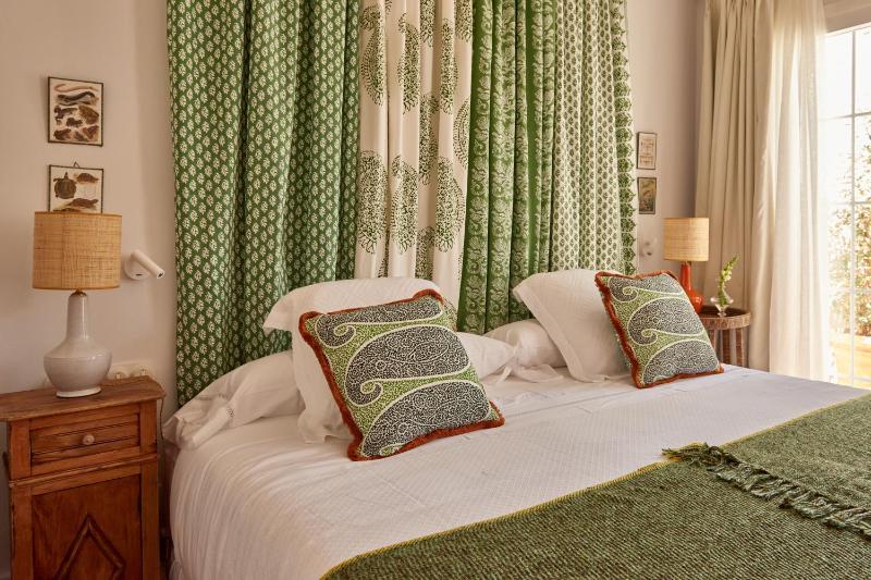 Deluxe Room image 4