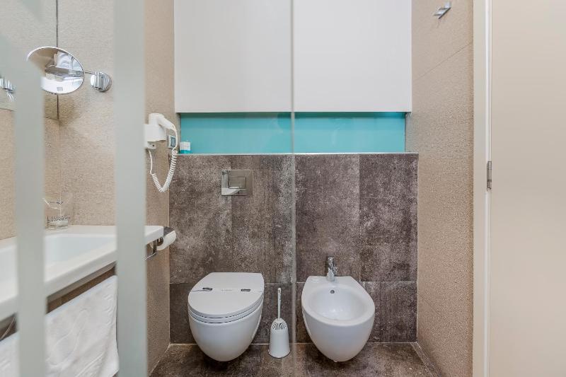 Double or Twin Room with Balcony and Sea View image 2