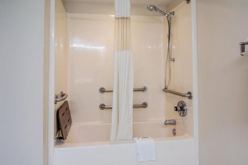 Deluxe Room with Two Queen Beds Disability Access Non-Smoking image 2