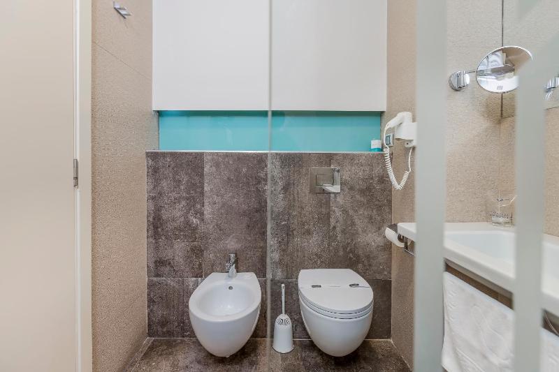 Suite with Balcony and Sea View image 2