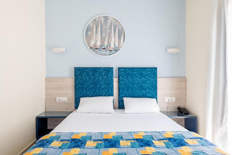 Byron Hotel - image 25