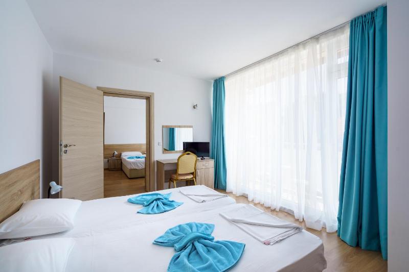 Two-Bedroom Apartment - 4 Adults image 2